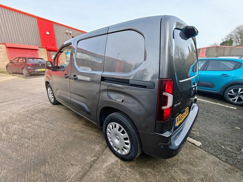 Second-hand Vauxhall Combo Sportive 100 CP (73 kW) 2020 Gri Monovolum