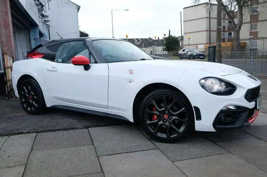 Used Abarth 124 Spider 168 HP (123 kW) 2019 White Cabriolet