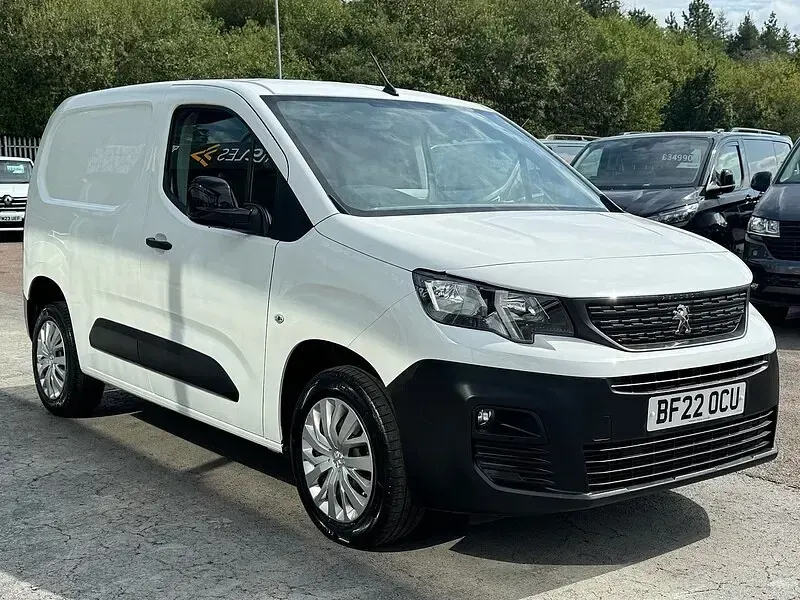 Used Peugeot Partner Premium 100 HP (73 kW) 2022 White MPV