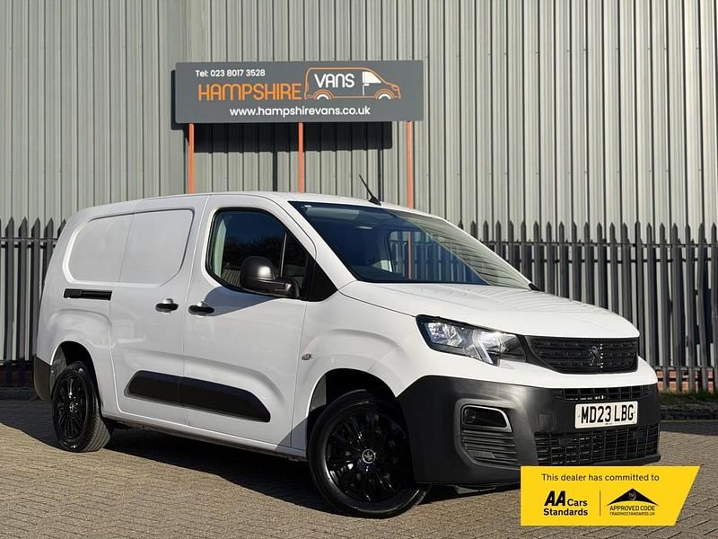 White Used 2023 Peugeot Partner Premium Van | £11,743 (Fair price) - Image 1/4