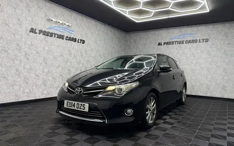 Used Toyota Auris 90 HP (66 kW) 2014 Hatchback