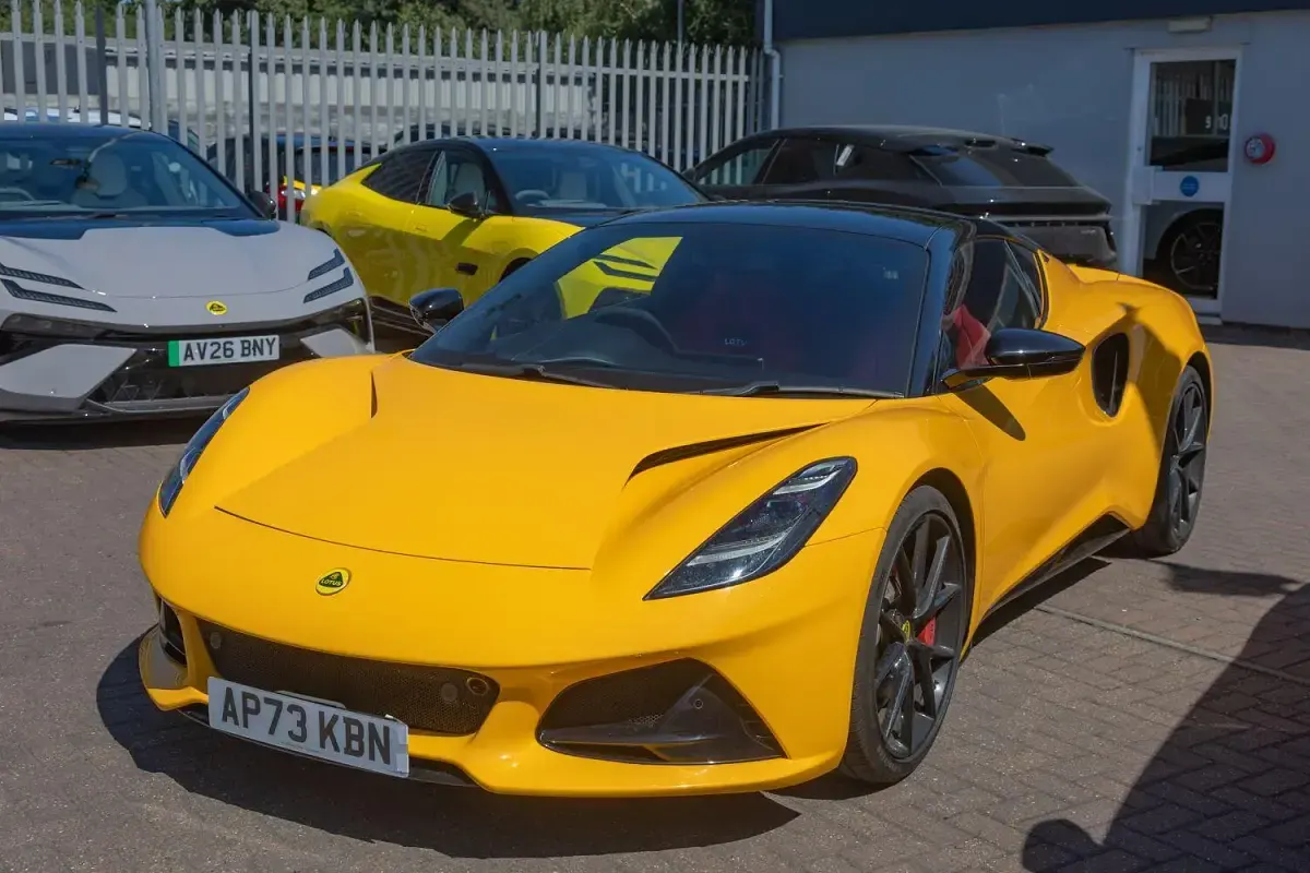 Used Lotus Emira 404 HP (297 kW) 2024 Yellow Coupe