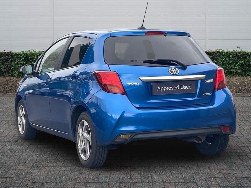 Used Toyota Yaris Hybrid 2016 Blue Hatchback