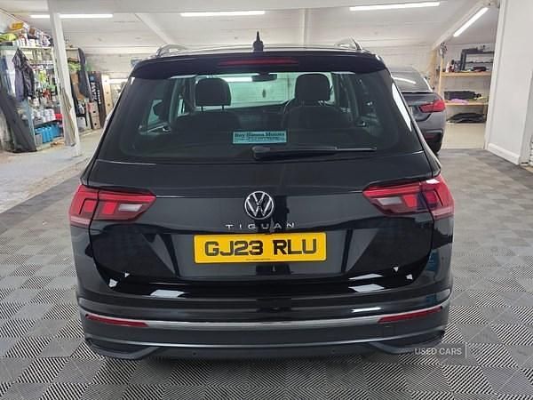 Usado VW Tiguan Life 150 CV (110 kW) 2023 Negro SUV