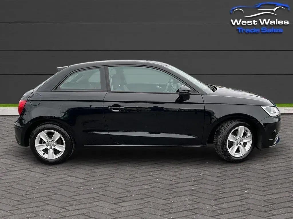Used Audi A1 Design 95 HP (69 kW) 2017 Black Hatchback
