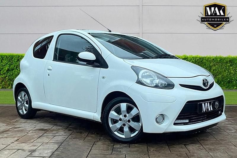 White Used 2013 Toyota Aygo Hatchback | £3,290 (Fair price) - Image 1/1