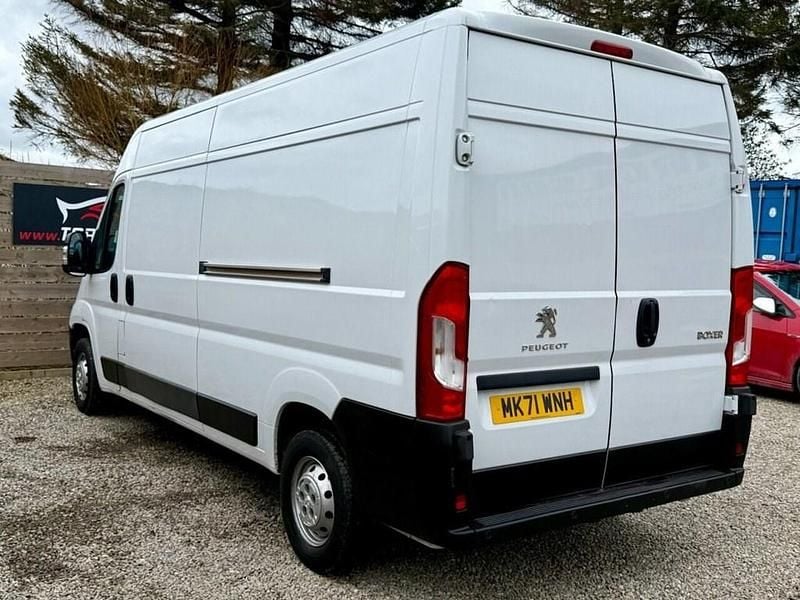 Used Peugeot Boxer 140 HP (102 kW) 2021 White Van