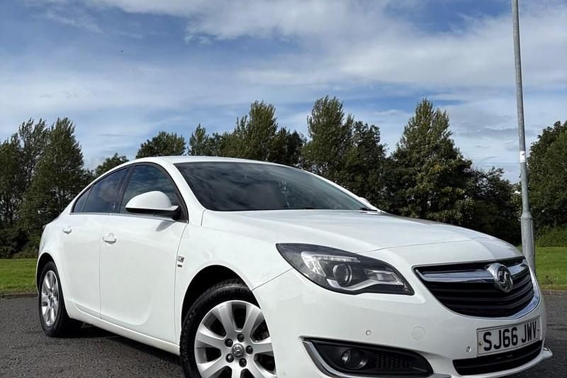 White Used 2016 Vauxhall Insignia SRi Hatchback | £3,495 (Good price) - Image 1/1
