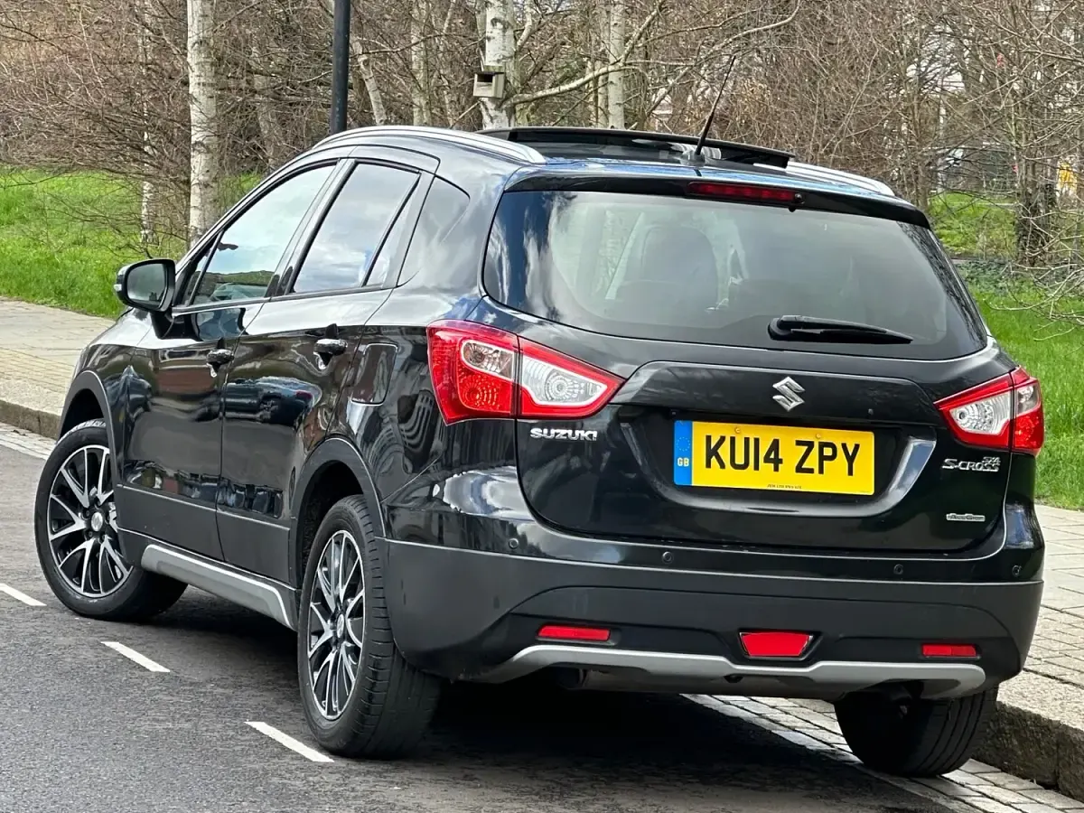 Usado Suzuki SX4 S-Cross SZ5 120 CV (88 kW) 2014 Negro Utilitario