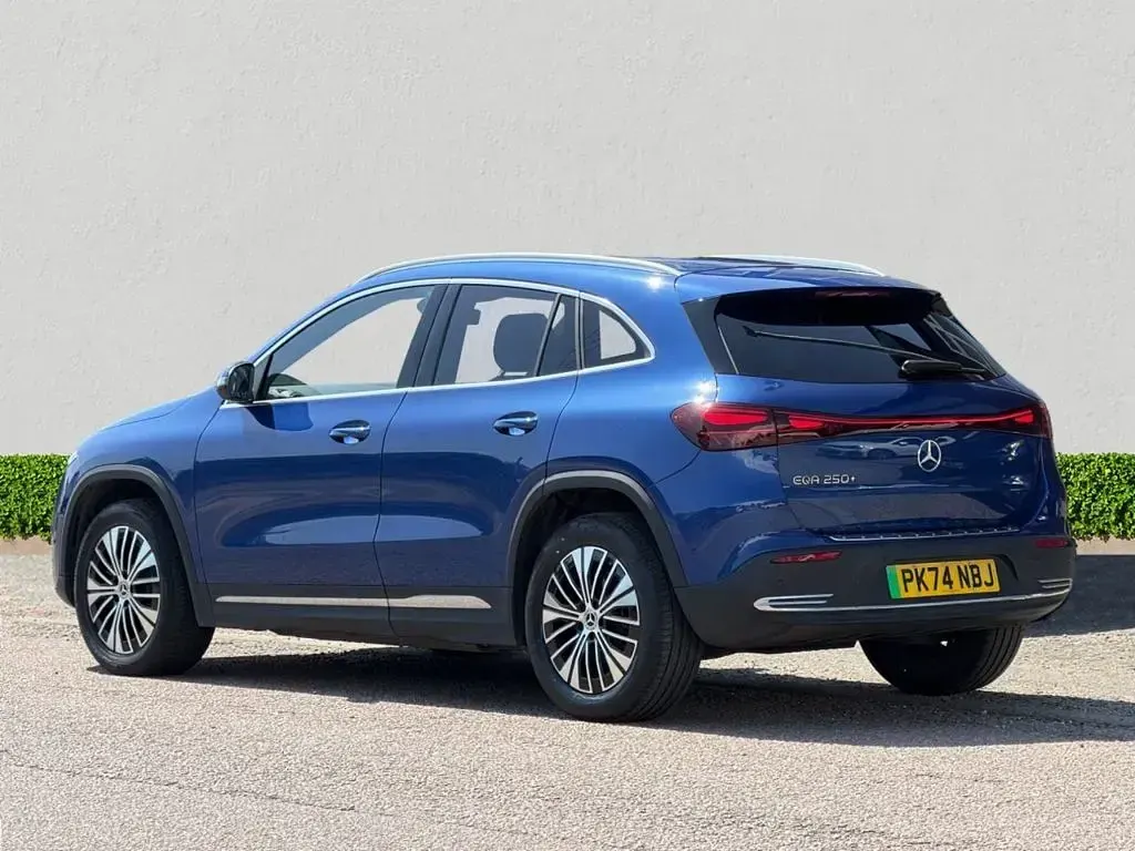 Used Mercedes EQA250+ Executive 139 kW (190 HP) 2024 Blue SUV