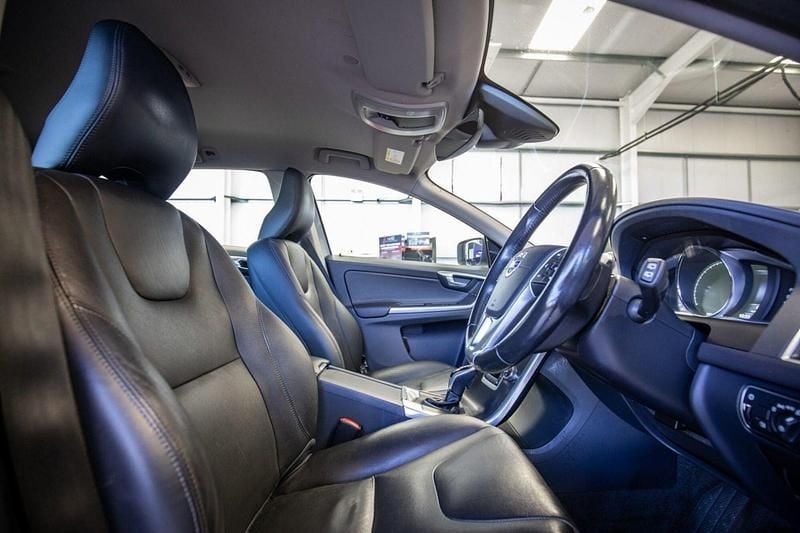 Used Volvo XC60 SE Lux 181 HP (133 kW) 2015 Silver SUV