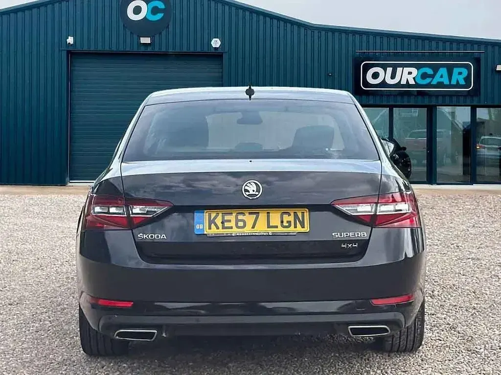 Used Skoda Superb LAURIN & KLEMENT 280 HP (205 kW) 2017 Black Hatchback