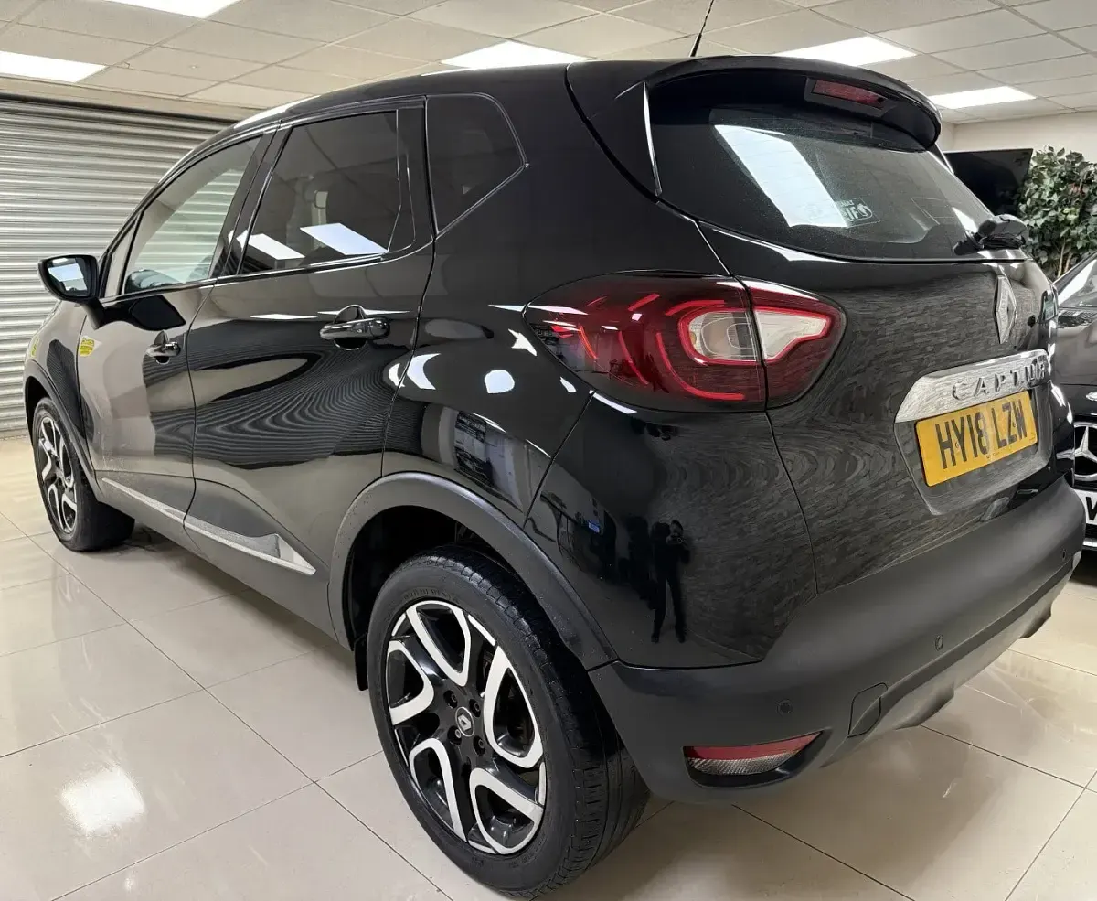 Used Renault Captur Dynamique 90 HP (66 kW) 2018 Black SUV