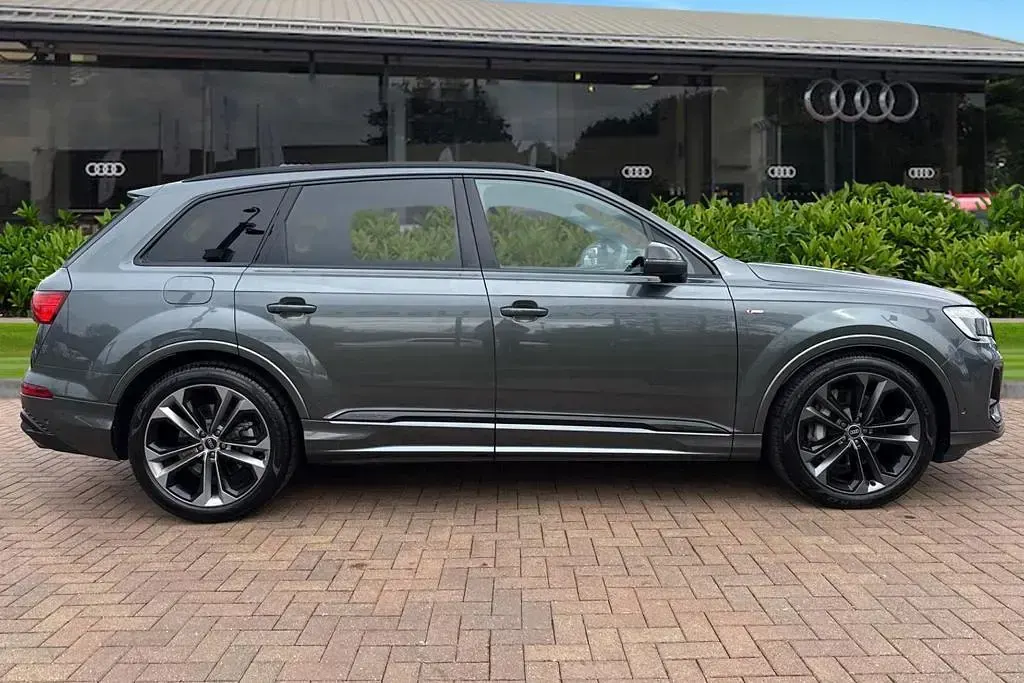 Used Audi Q7 Black Edition 286 HP (210 kW) 2025 Grey SUV