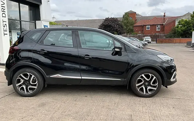 Used Renault Captur Dynamique 90 HP (66 kW) 2018 Black SUV
