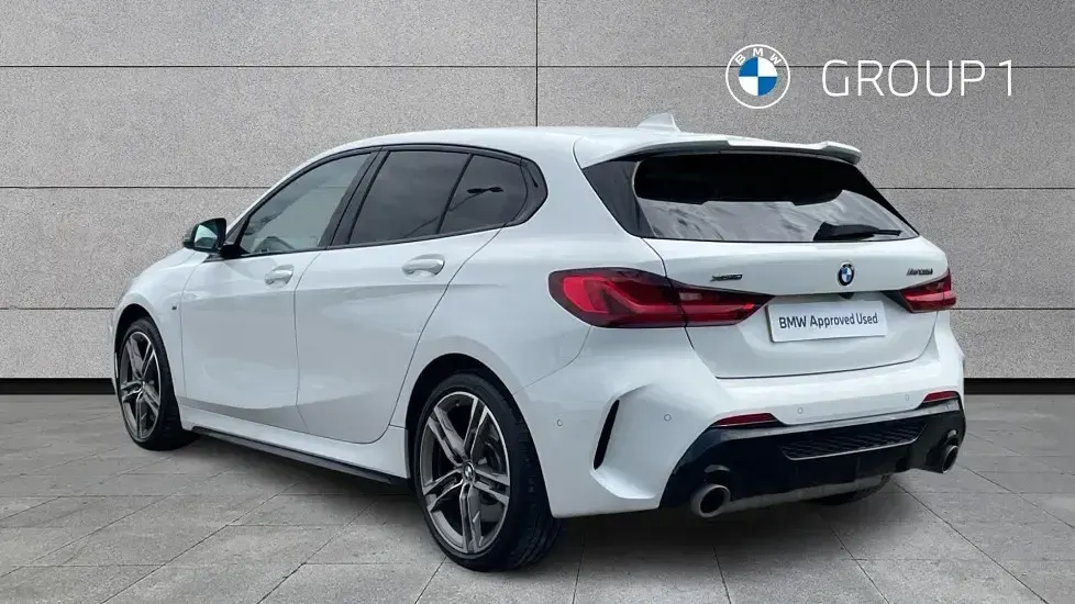Käytetty BMW M135 Comfort Edition 302 HP (222 kW) 2021 Valkoinen Viistoperä