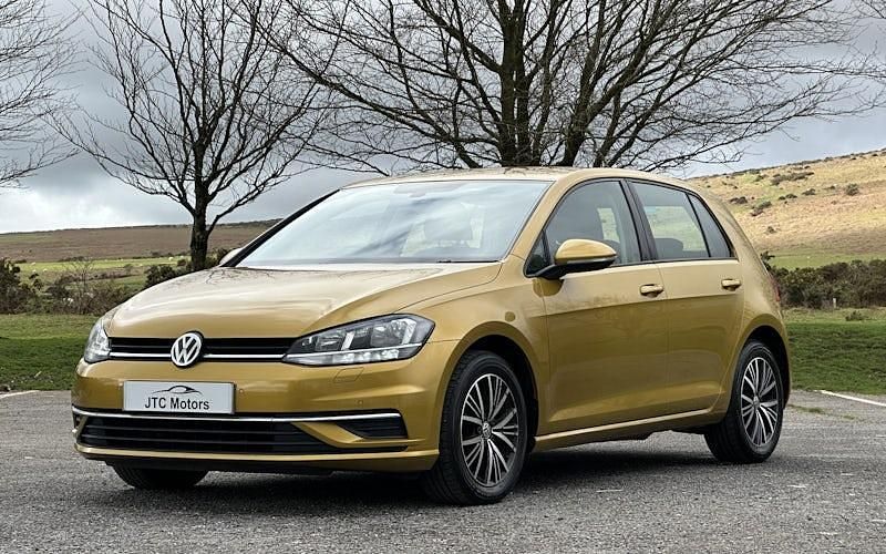 Used VW Golf VII SE 125 HP (91 kW) 2018 Yellow Hatchback
