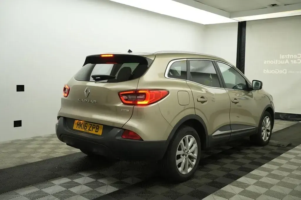Begagnad Renault Kadjar Dynamique 110 HK (80 kW) 2016 Beige SUV