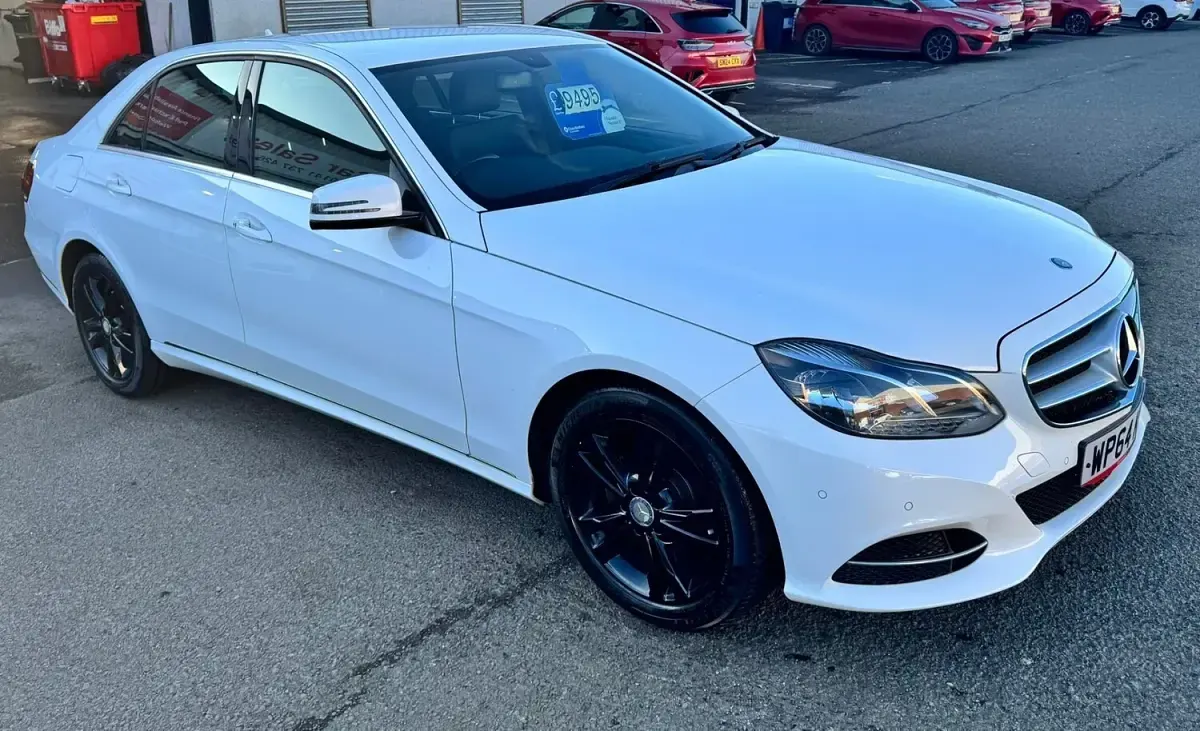 Used Mercedes E220 SE 2014 White Sedan