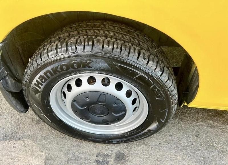 Used Ford Transit Custom 130 HP (95 kW) 2022 Yellow Estate