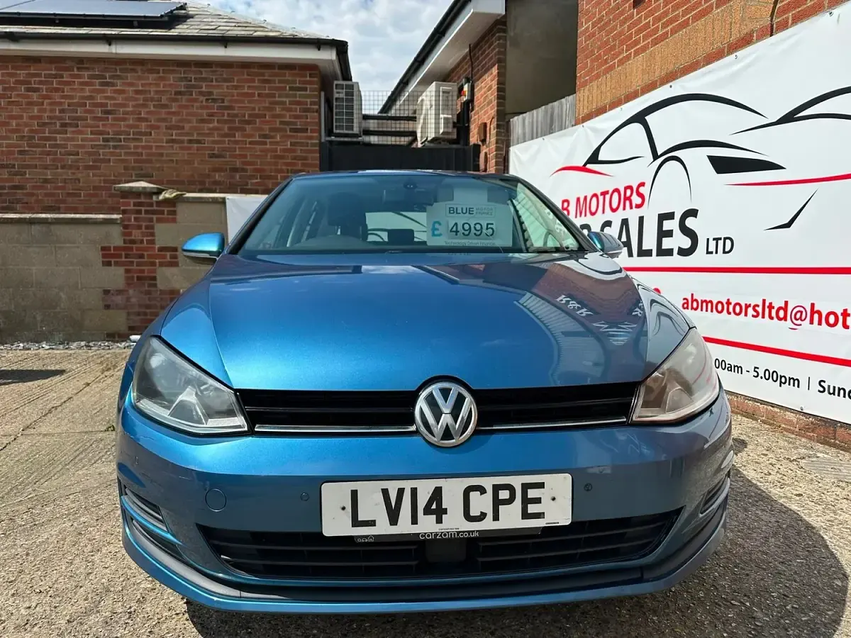 Used VW Golf VII SE 105 HP (77 kW) 2014 Blue Hatchback