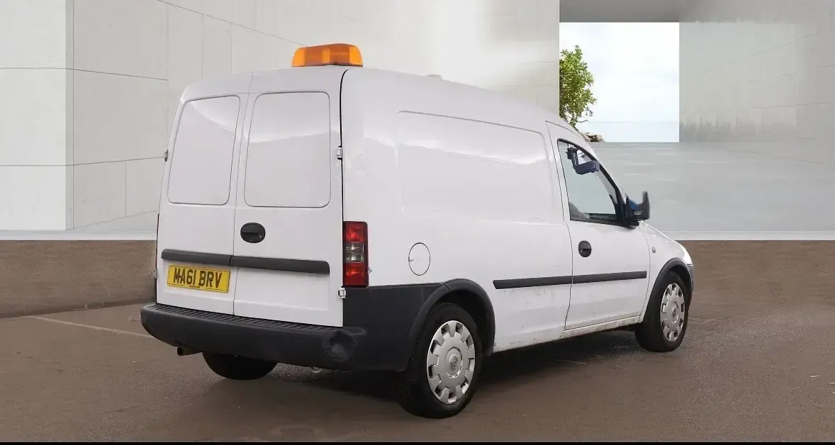 Used Vauxhall Combo 75 HP (55 kW) 2011 White MPV