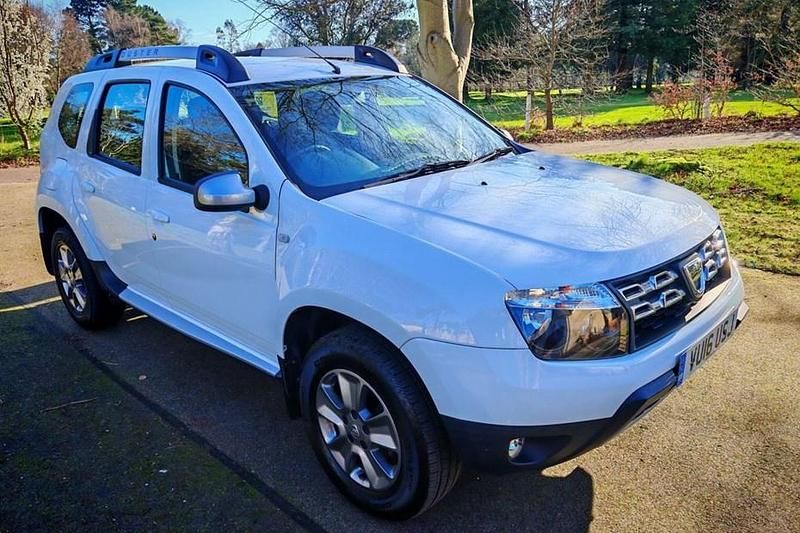 Used Dacia Duster Lauréate 110 HP (80 kW) 2016 White SUV