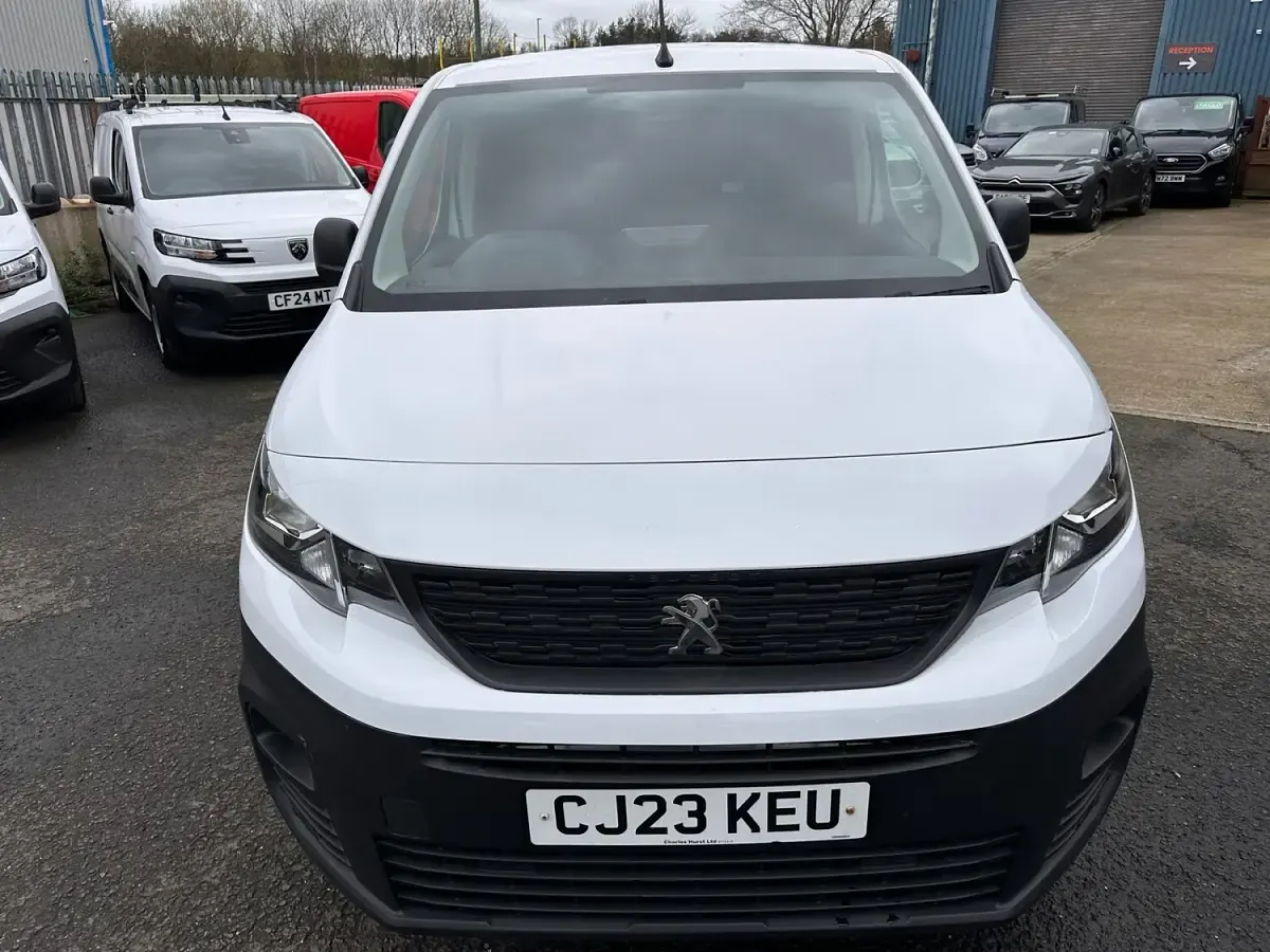 Used Peugeot Partner Premium 131 HP (96 kW) 2023 White MPV