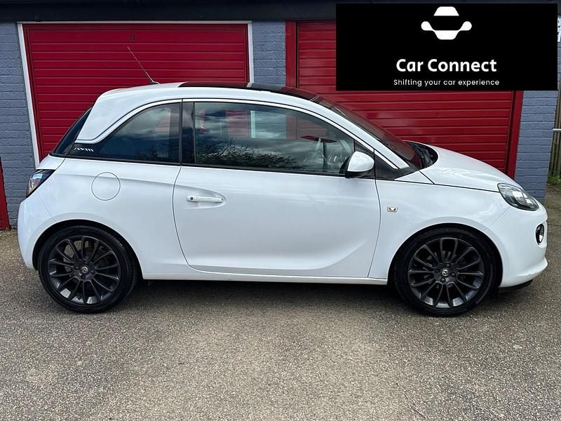 Used Vauxhall Adam Glam 70 HP (51 kW) 2014 Saturday white fever Hatchback
