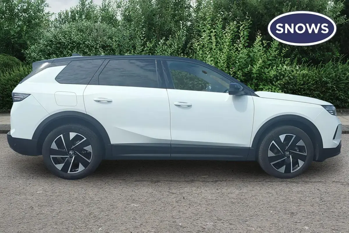 Used Vauxhall Grandland X Ultimate 136 HP (100 kW) 2025 White SUV