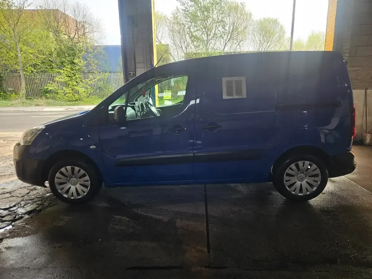Usado Citroën Berlingo 75 HP (55 kW) 2018 Azul Monovolume