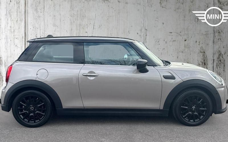 Begagnad Mini Cooper Classic 136 HK (100 kW) 2022 Grå Halvkombi