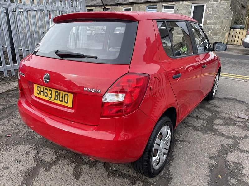 Used Skoda Fabia 60 HP (44 kW) 2013 Red Hatchback