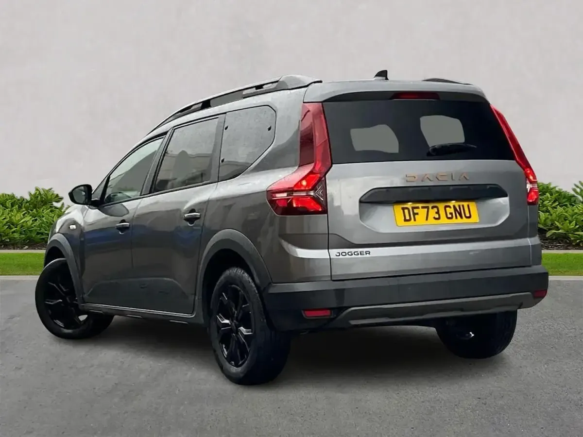 Begagnad Dacia Jogger Extreme 110 HK (80 kW) 2023 Grå Minibuss