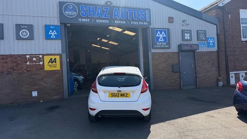 Used Ford Fiesta Zetec 2012 White Hatchback