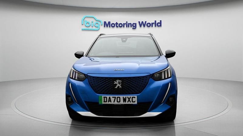 Second-hand Peugeot e-2008 Premium 98 kW (134 CP) 2021 Albastru SUV