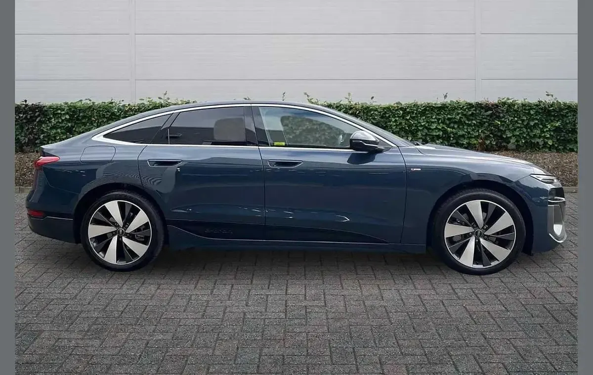 New Audi A6 e-tron S-Line 210 kW (286 HP) 2026 Blue Hatchback