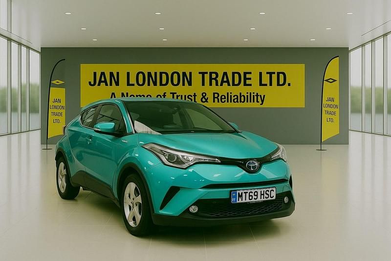 Turquoise Used 2025 Toyota C-HR SUV | £14,990 (Super price) - Image 1/4