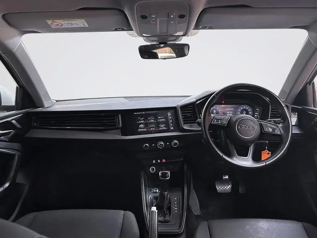 Used Audi A1 Sportback Design 95 HP (69 kW) 2021 White Hatchback