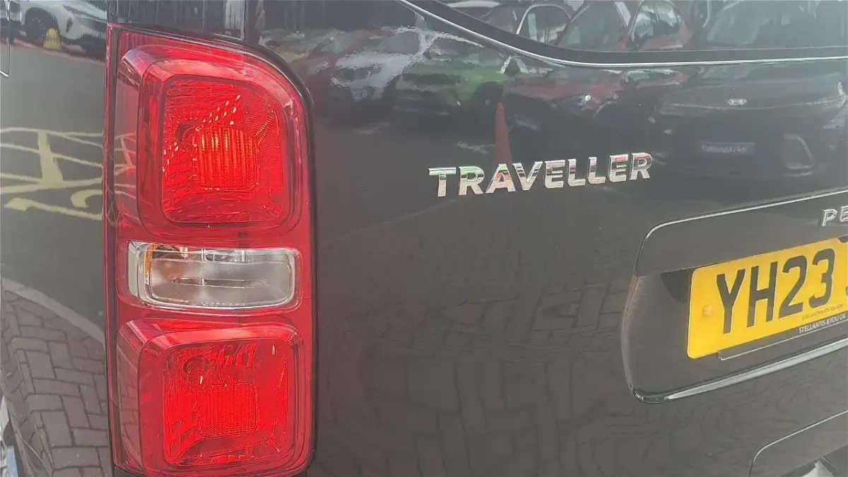 Used Peugeot Traveller Allure 143 HP (105 kW) 2023 Black MPV