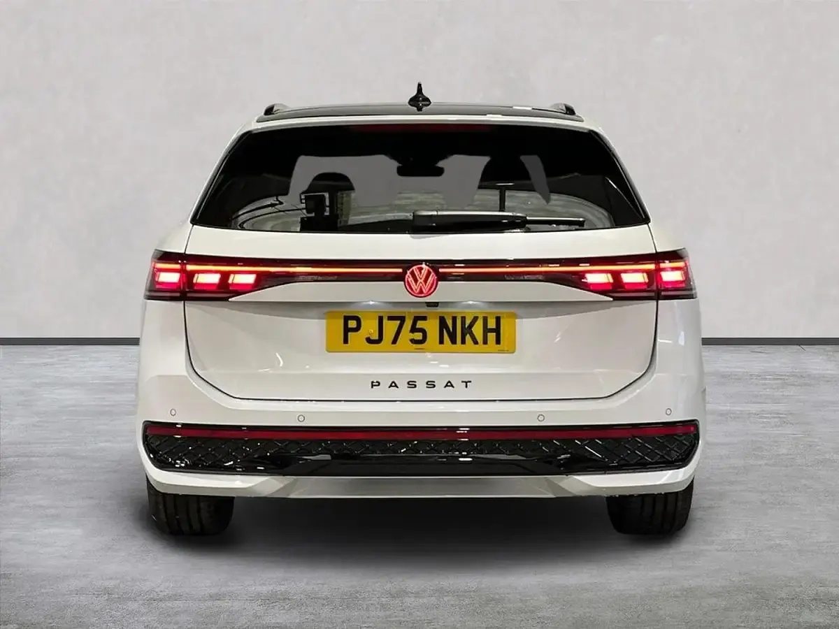Used VW Passat R-line 204 HP (150 kW) 2026 White Estate