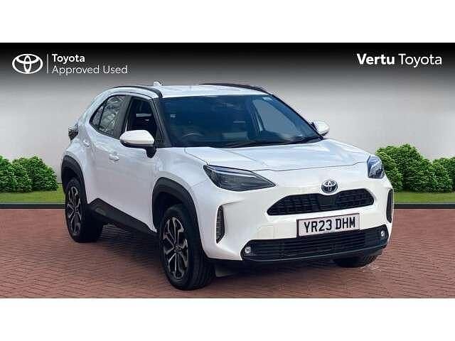 White Used 2023 Toyota Yaris Hybrid Design SUV | £19,942 (Fair price) - Image 1/4