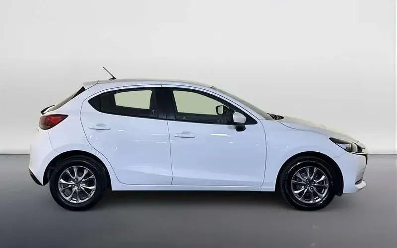 Used Mazda 2 75 HP (55 kW) 2022 White Hatchback