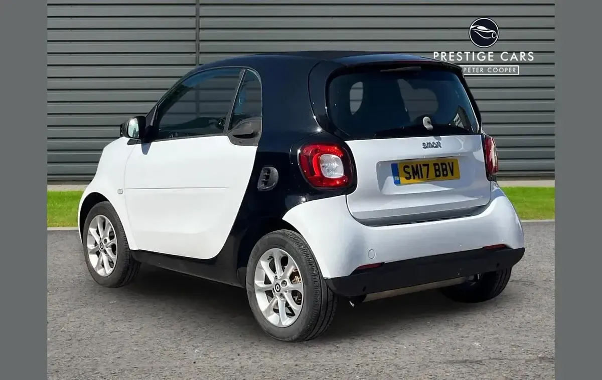 Used Smart ForTwo Coupé Passion 71 HP (52 kW) 2017 White Coupe