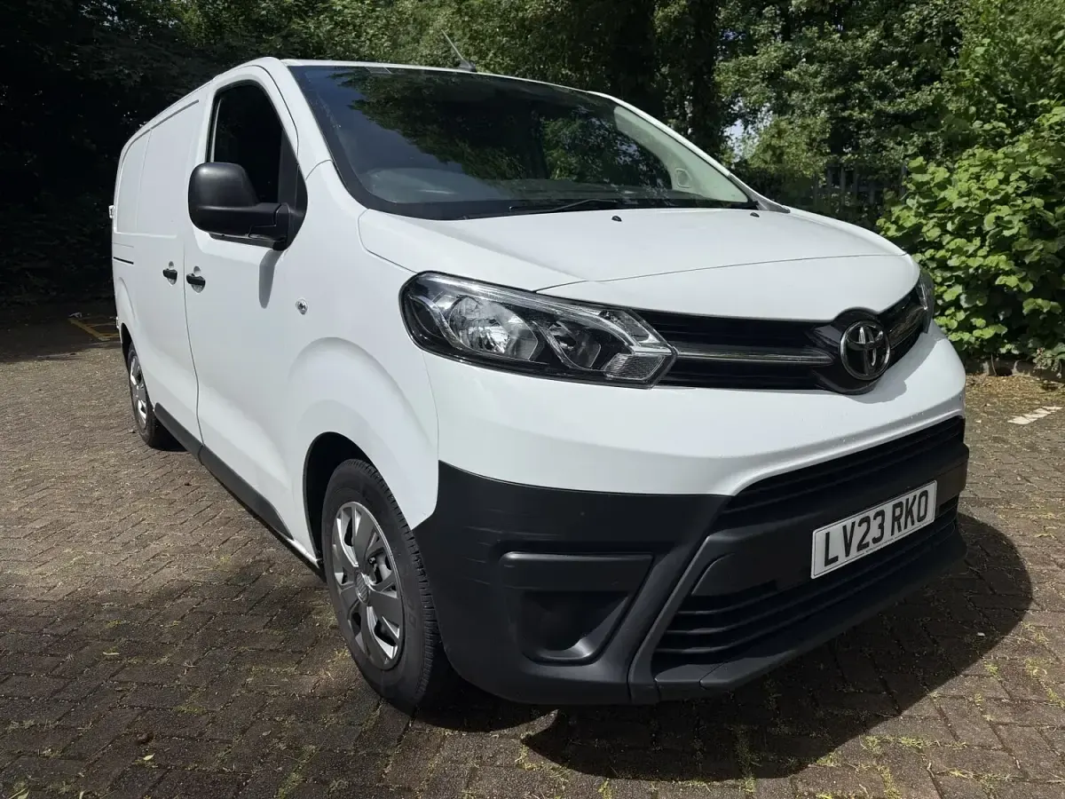 Used Toyota Proace Active 120 HP (88 kW) 2023 White MPV