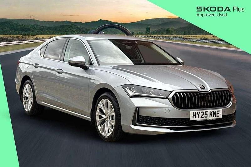 Pebble silver metallic Used 2025 Skoda Superb SE L Hatchback | £27,600 (Expensive) - Image 1/4