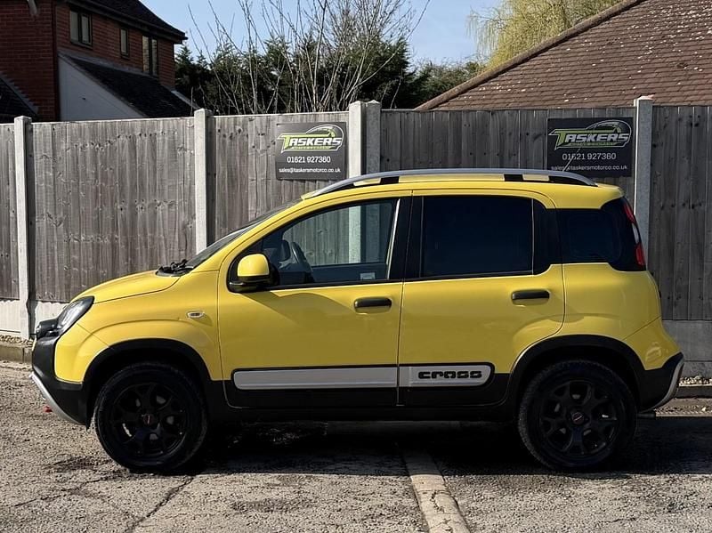 Used Fiat Panda Cross Cross 95 HP (69 kW) 2016 Yellow Hatchback