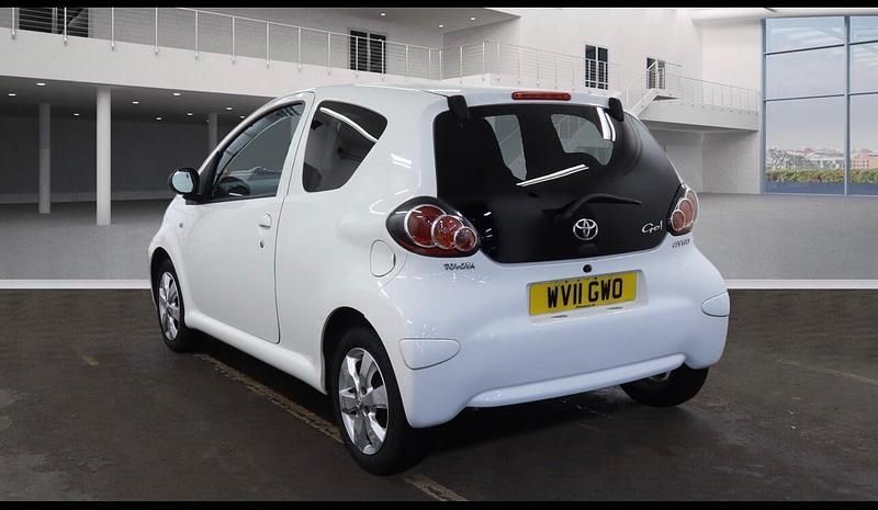 Used Toyota Aygo 2011 White Hatchback