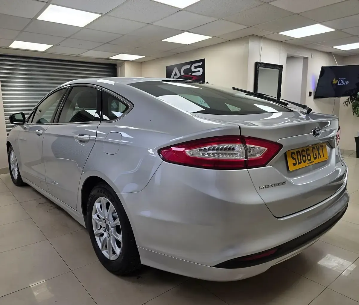Usado Ford Mondeo Zetec 2016 Prateado Citadino