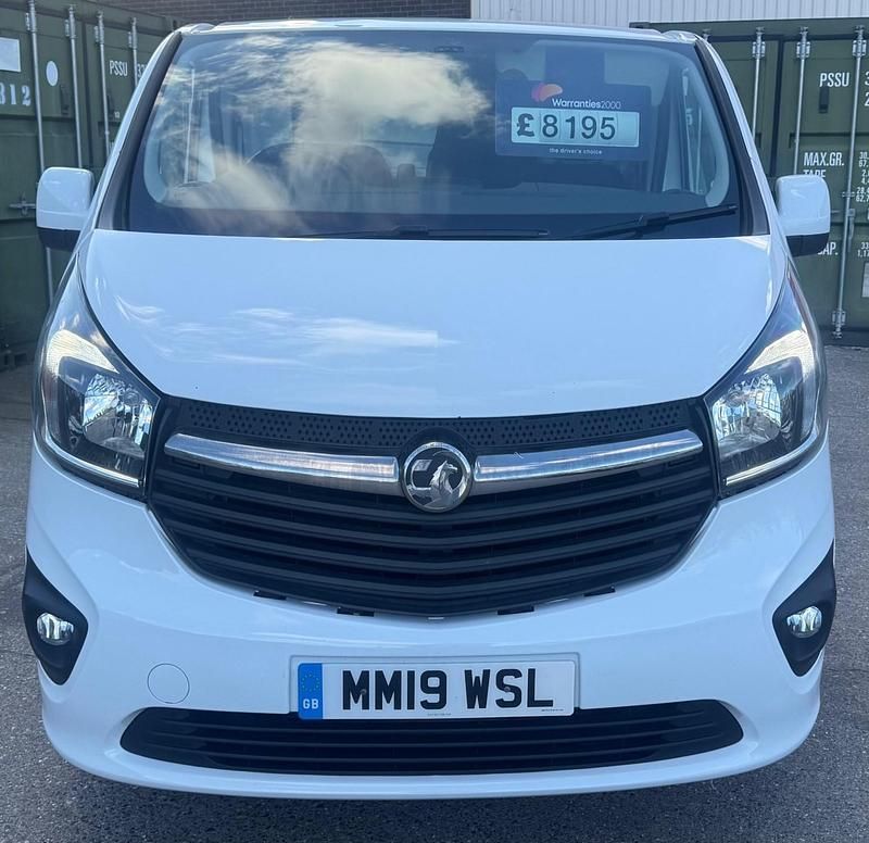 Second-hand Vauxhall Vivaro Sportive 125 CP (91 kW) 2019 Alb Monovolum